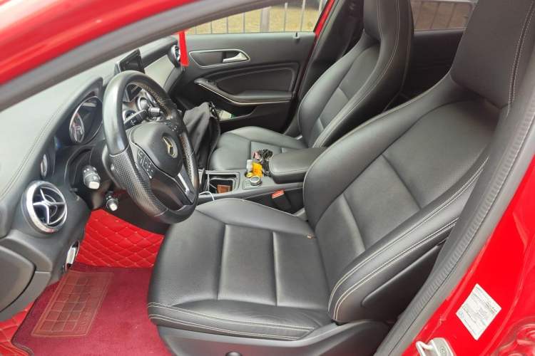 Used Mercedes-Benz GLA 2015 GLA 200 Fashion Model Left Front Seat
