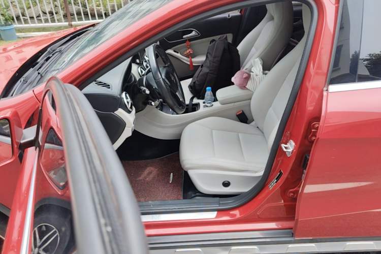 Used Mercedes-Benz GLA 2015 GLA 200 Fashion Model Left Front Seat