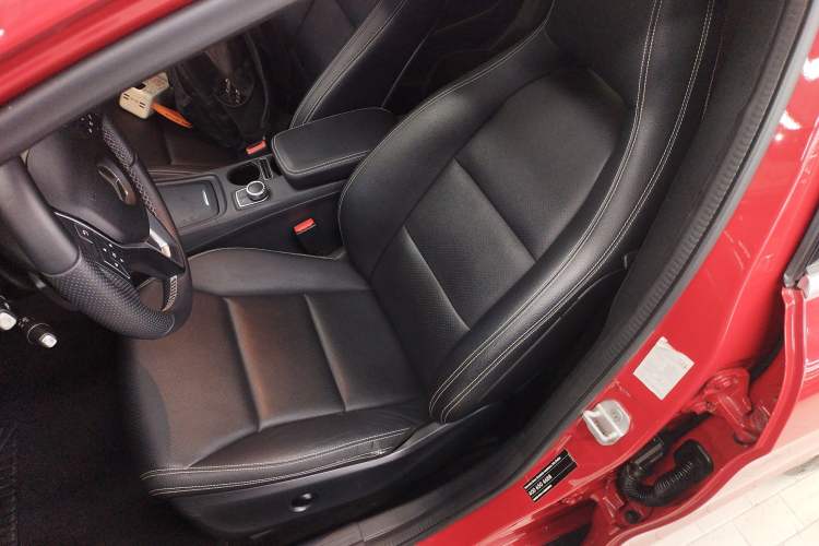Used Mercedes-Benz GLA 2015 GLA 200 Sport Edition Left Front Seat