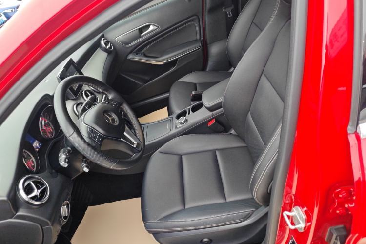 Used Mercedes-Benz GLA 2015 GLA 200 Sport Edition Left Front Seat