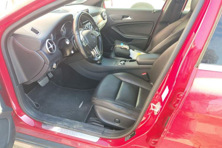 Used Mercedes-Benz GLA 2015 GLA 260 4MATIC Left Front Seat