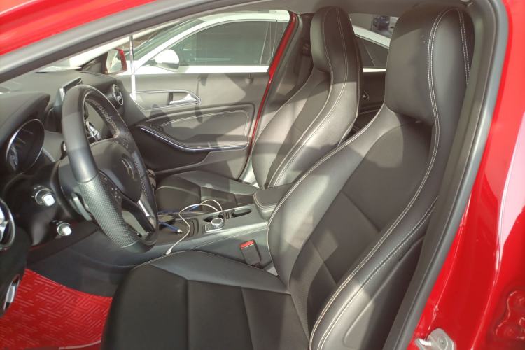 Used Mercedes-Benz GLA 2015 GLA 220 4MATIC Fashion Model Left Front Seat