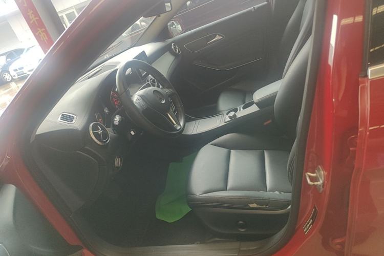 Used Mercedes-Benz GLA 2015 GLA 200 Fashion Model Left Front Seat