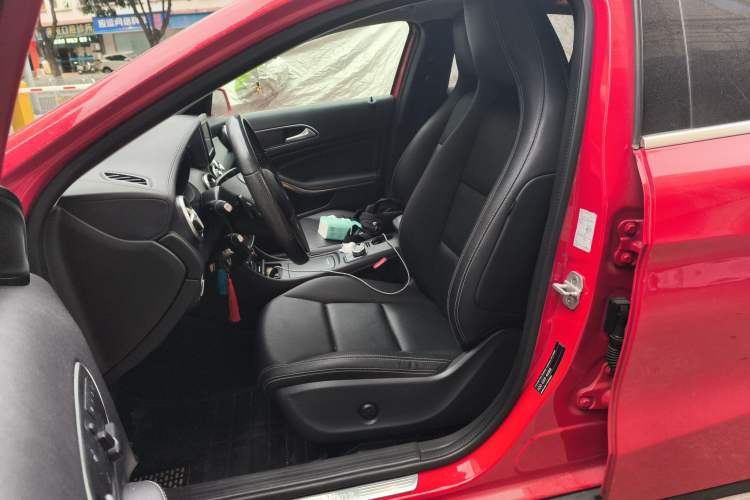 Used Mercedes-Benz GLA 2015 GLA 200 Fashion Model Left Front Seat