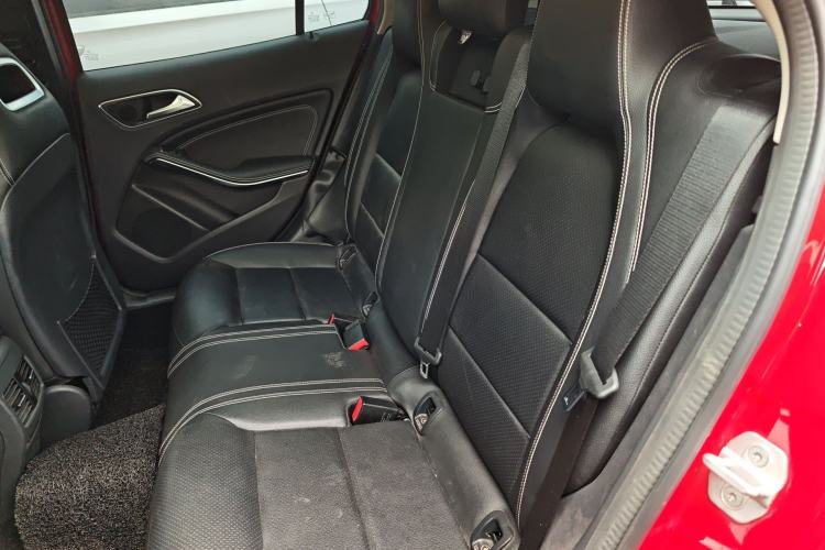 Used Mercedes-Benz GLA 2015 GLA 220 4MATIC Fashion Model Left Rear Seat