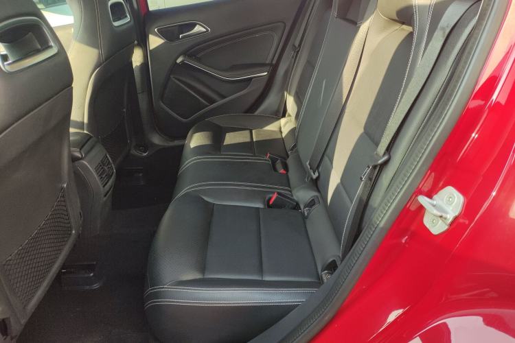 Used Mercedes-Benz GLA 2015 GLA 200 Fashion Model Left Rear Seat