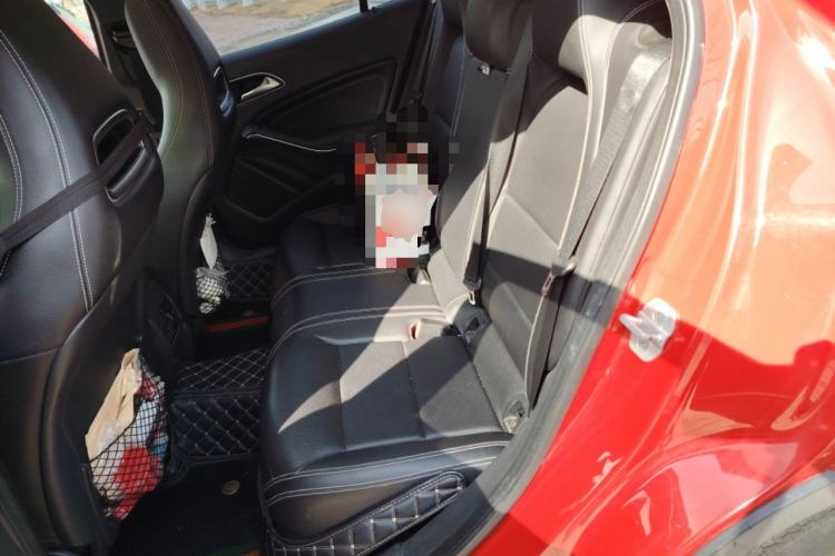 Used Mercedes-Benz GLA 2015 GLA 220 4MATIC Fashion Model Left Rear Seat