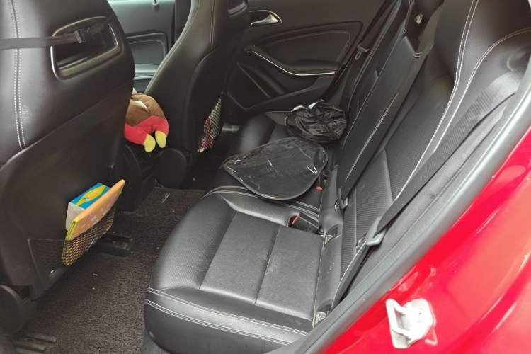 Used Mercedes-Benz GLA 2015 GLA 200 Fashion Model Left Rear Seat