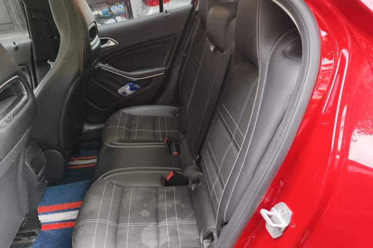 Used Mercedes-Benz GLA 2015 GLA 200 Fashion Model Left Rear Seat