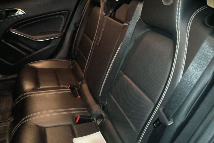 Used Mercedes-Benz GLA 2015 GLA 200 Fashion Model Left Rear Seat