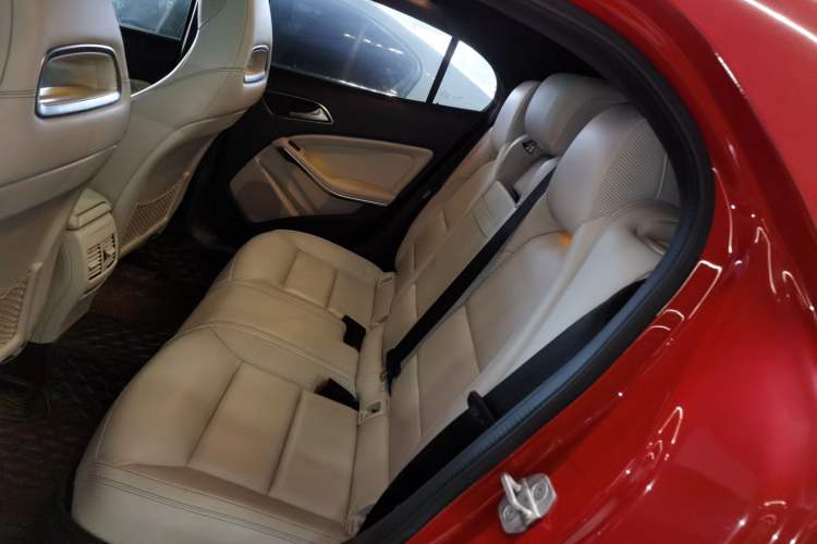 Used Mercedes-Benz GLA 2015 GLA 260 4MATIC Sport Edition Left Rear Seat