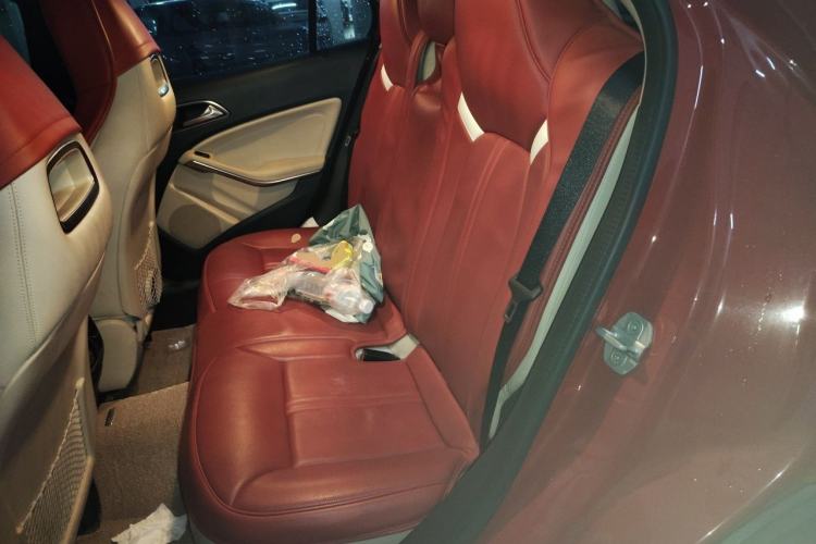 Used Mercedes-Benz GLA 2015 GLA 200 Fashion Model Left Rear Seat