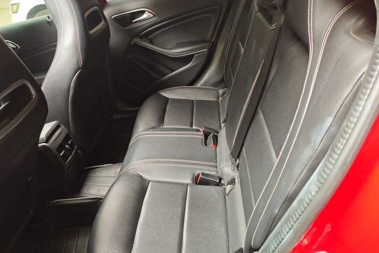 Used Mercedes-Benz GLA 2015 GLA 220 4MATIC Fashion Model Left Rear Seat