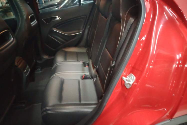 Used Mercedes-Benz GLA 2015 GLA 200 Fashion Model Left Rear Seat