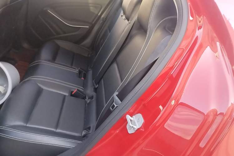 Used Mercedes-Benz GLA 2015 GLA 220 4MATIC Fashion Model Left Rear Seat