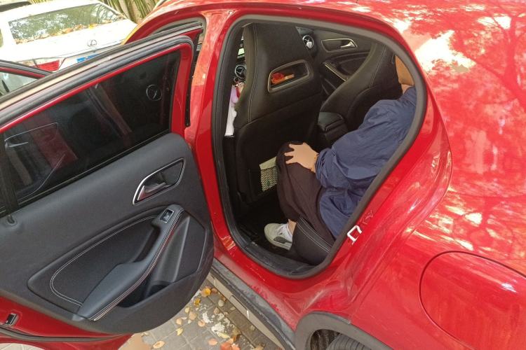 Used Mercedes-Benz GLA 2015 GLA 200 Fashion Model Left Rear Seat