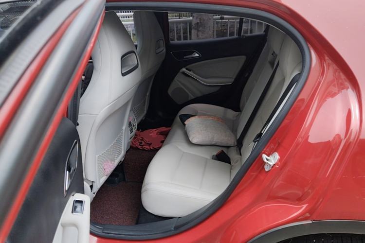 Used Mercedes-Benz GLA 2015 GLA 200 Fashion Model Left Rear Seat