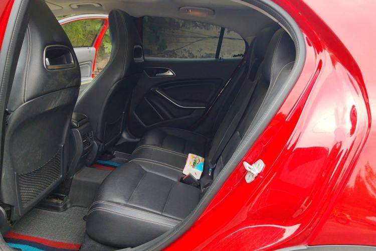 Used Mercedes-Benz GLA 2015 GLA 220 4MATIC Fashion Model Left Rear Seat
