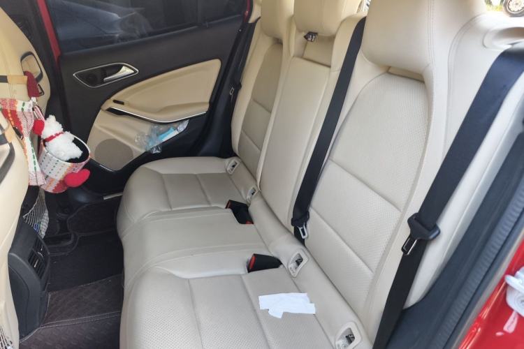 Used Mercedes-Benz GLA 2015 GLA 220 4MATIC Fashion Model Left Rear Seat