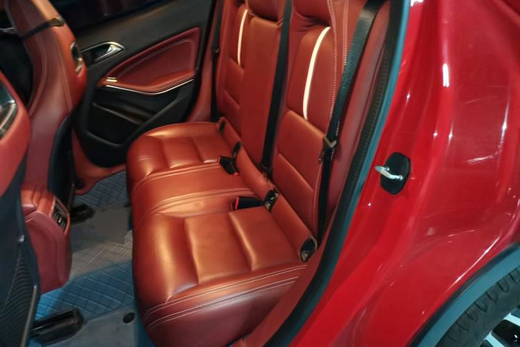 Used Mercedes-Benz GLA 2015 GLA 200 Fashion Model Left Rear Seat