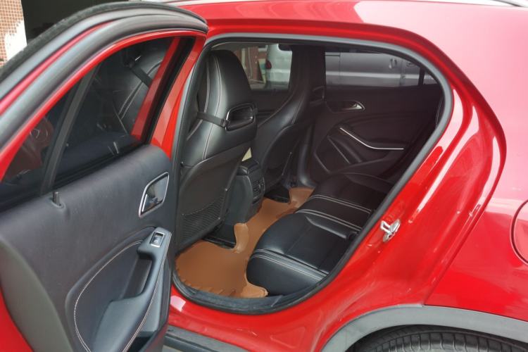 Used Mercedes-Benz GLA 2015 GLA 200 Fashion Model Left Rear Seat