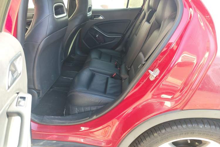 Used Mercedes-Benz GLA 2015 GLA 260 4MATIC Left Rear Seat