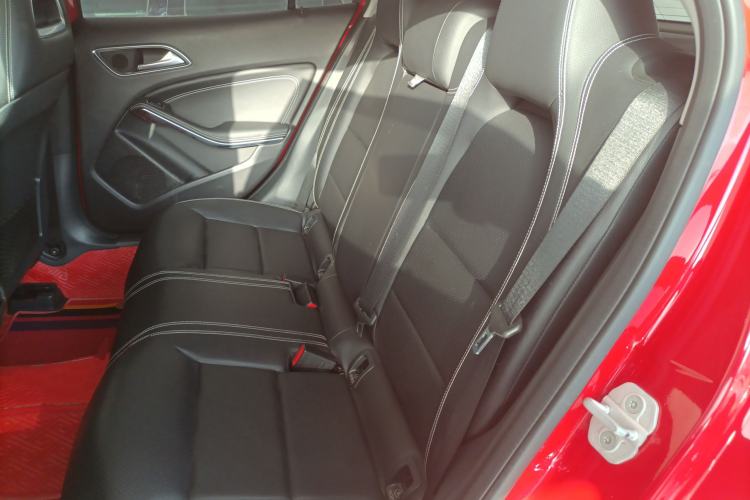 Used Mercedes-Benz GLA 2015 GLA 220 4MATIC Fashion Model Left Rear Seat