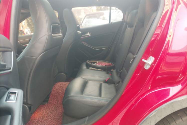 Used Mercedes-Benz GLA 2015 GLA 260 4MATIC Left Rear Seat