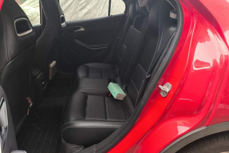 Used Mercedes-Benz GLA 2015 GLA 200 Fashion Model Left Rear Seat