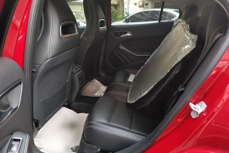 Used Mercedes-Benz GLA 2015 GLA 200 Fashion Model Left Rear Seat