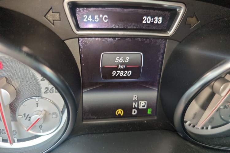 Used Mercedes-Benz GLA 2015 GLA 200 Sport Edition Odometer Close Up