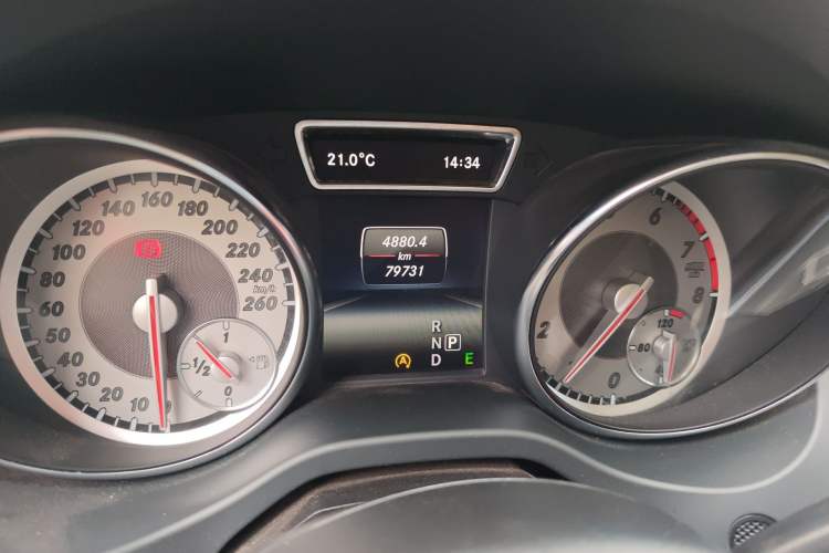 Used Mercedes-Benz GLA 2015 GLA 220 4MATIC Fashion Model Odometer Close Up