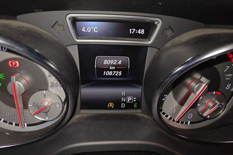 Used Mercedes-Benz GLA 2015 GLA 260 4MATIC Sport Edition Odometer Close Up