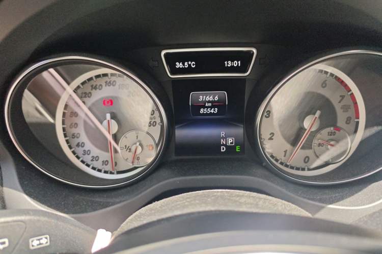 Used Mercedes-Benz GLA 2015 GLA 220 4MATIC Fashion Model Odometer Close Up