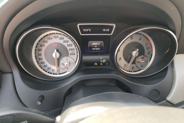 Used Mercedes-Benz GLA 2015 GLA 220 4MATIC Fashion Model Odometer Close Up