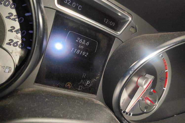 Used Mercedes-Benz GLA 2015 GLA 200 Sport Edition Odometer Close Up