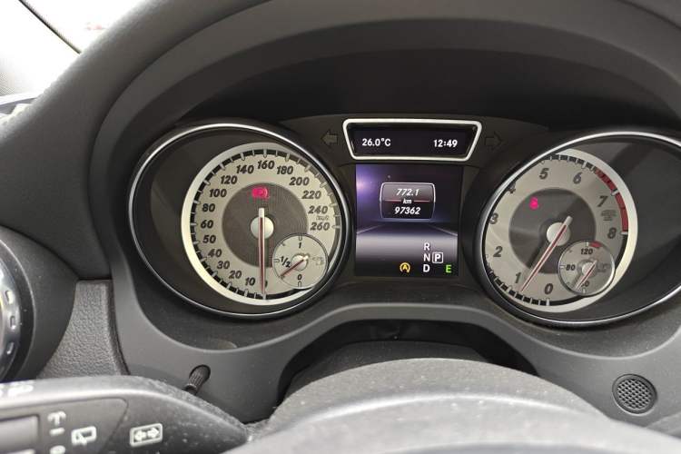Used Mercedes-Benz GLA 2015 GLA 200 Fashion Model Odometer Close Up
