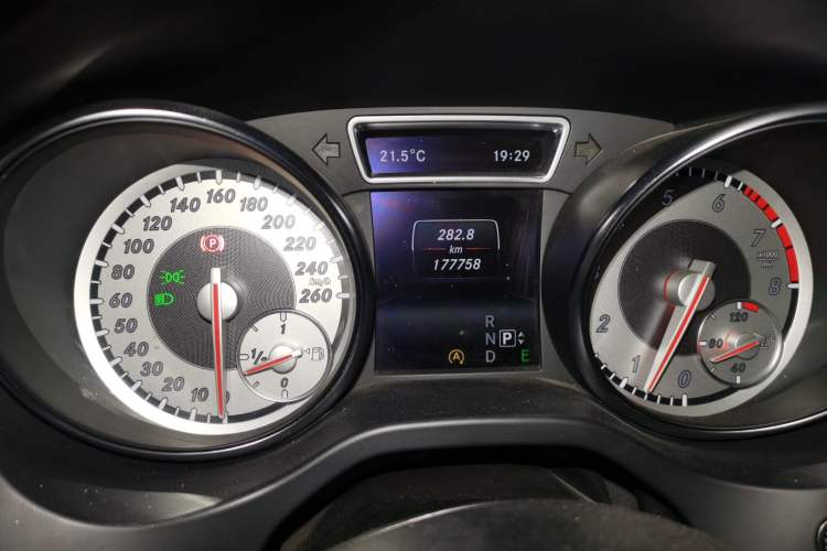 Used Mercedes-Benz GLA 2015 GLA 200 Sport Edition Odometer Close Up
