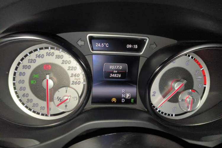 Used Mercedes-Benz GLA 2015 GLA 200 Fashion Model Odometer Close Up