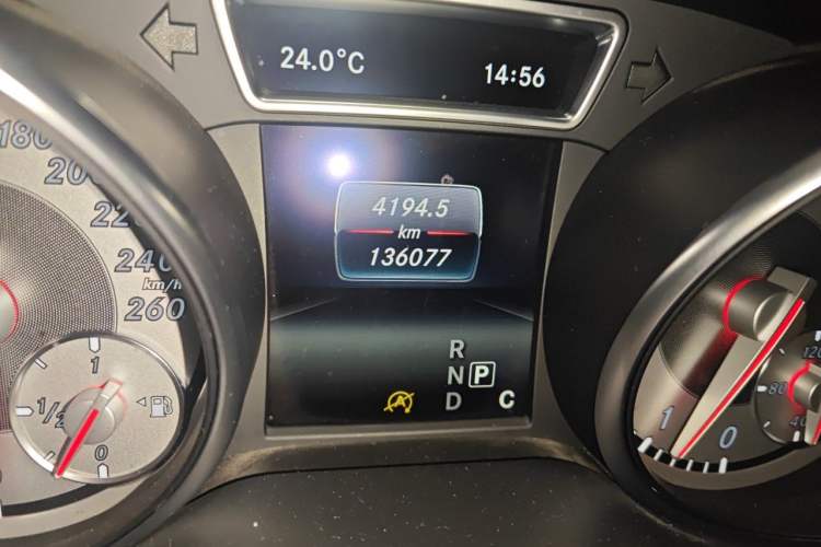 Used Mercedes-Benz GLA 2015 GLA 220 4MATIC Fashion Model Odometer Close Up