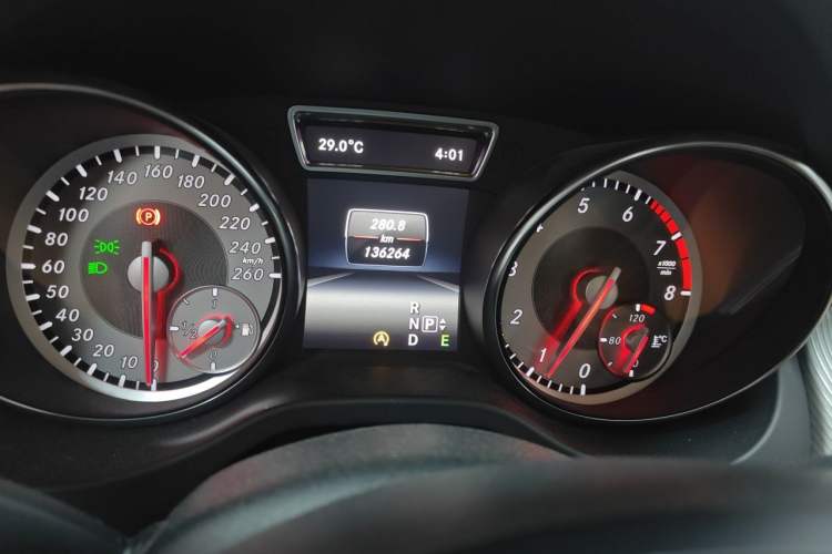 Used Mercedes-Benz GLA 2015 GLA 200 Fashion Model Odometer Close Up