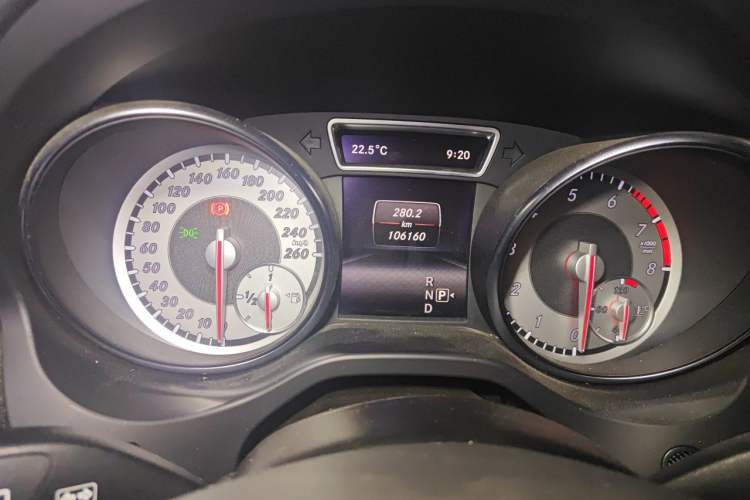 Used Mercedes-Benz GLA 2015 GLA 220 4MATIC Fashion Model Odometer Close Up