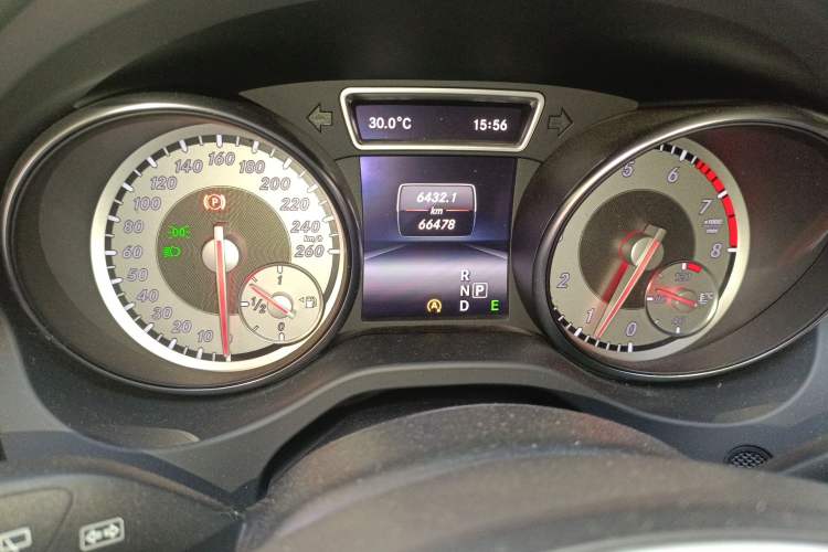 Used Mercedes-Benz GLA 2015 GLA 200 Fashion Model Odometer Close Up