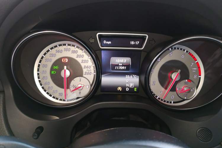 Used Mercedes-Benz GLA 2015 GLA 220 4MATIC Fashion Model Odometer Close Up