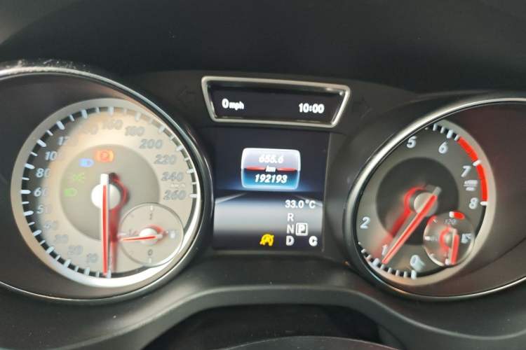 Used Mercedes-Benz GLA 2015 GLA 220 4MATIC Luxury Model Odometer Close Up