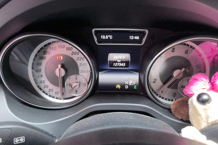 Used Mercedes-Benz GLA 2015 GLA 200 Sport Edition Odometer Close Up