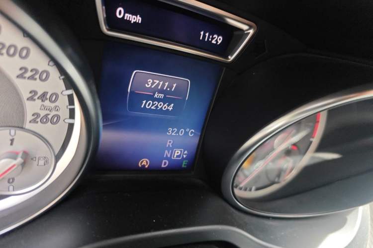Used Mercedes-Benz GLA 2015 GLA 200 Fashion Model Odometer Close Up