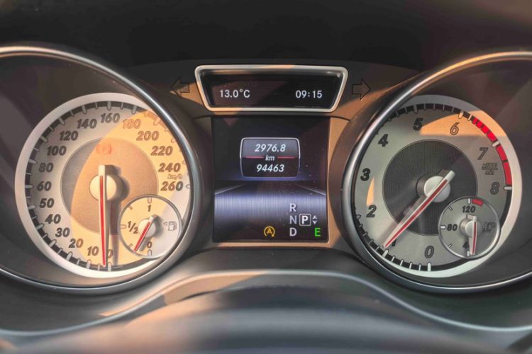 Used Mercedes-Benz GLA 2015 GLA 200 Sport Edition Odometer Close Up