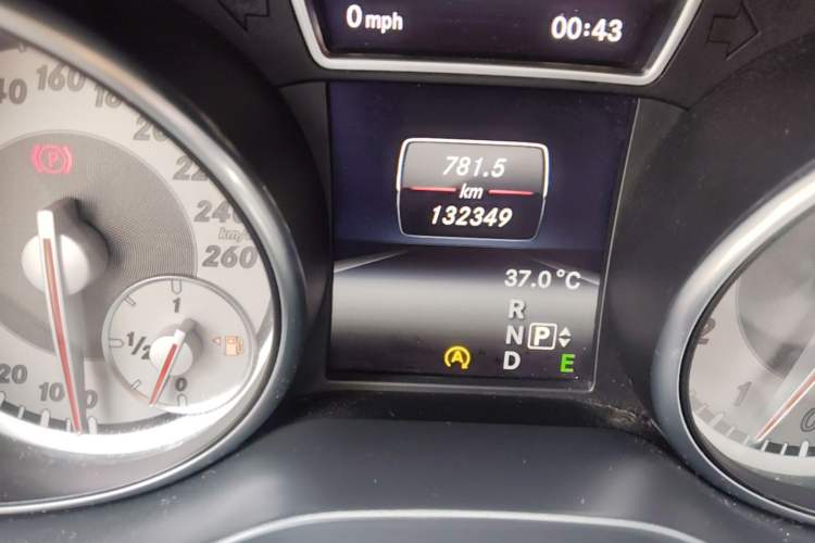 Used Mercedes-Benz GLA 2015 GLA 200 Fashion Model Odometer Close Up