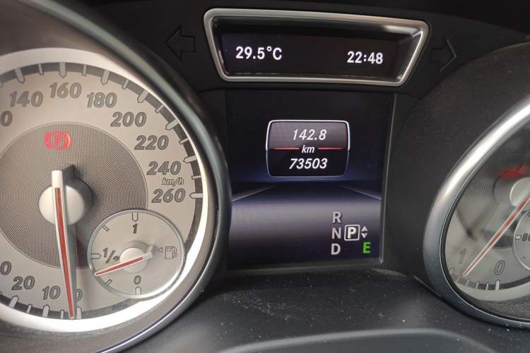 Used Mercedes-Benz GLA 2015 GLA 200 Fashion Model Odometer Close Up